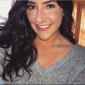 Meet your Posher, Caitlin